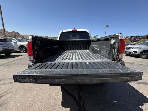 Used 2022 Toyota Tacoma SR AWD/4WD image 4