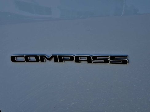 Certified 2022 Jeep Compass Latitude w/ Sun and Sound Group AWD/4WD image 31