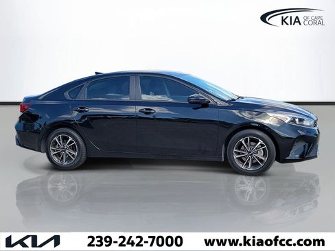 Used 2024 Kia Forte LXS FWD image 3