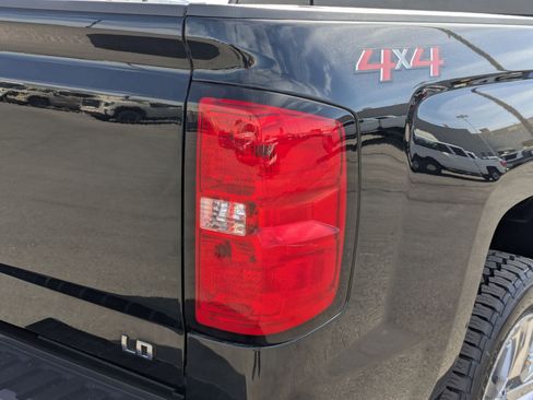 Used 2019 Chevrolet Silverado 1500 Custom w/ Custom Convenience Package image 12