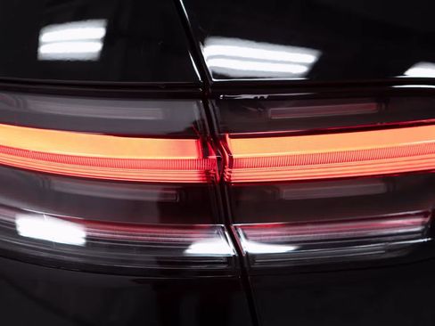 Certified 2026 Porsche Macan AWD/4WD image 18