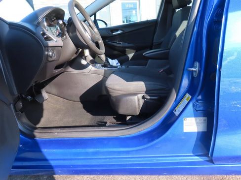 Used 2017 Chevrolet Cruze LT FWD image 10