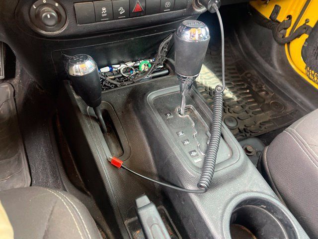Used 2015 Jeep Wrangler Unlimited Sahara w/ Connectivity Group AWD/4WD image 6