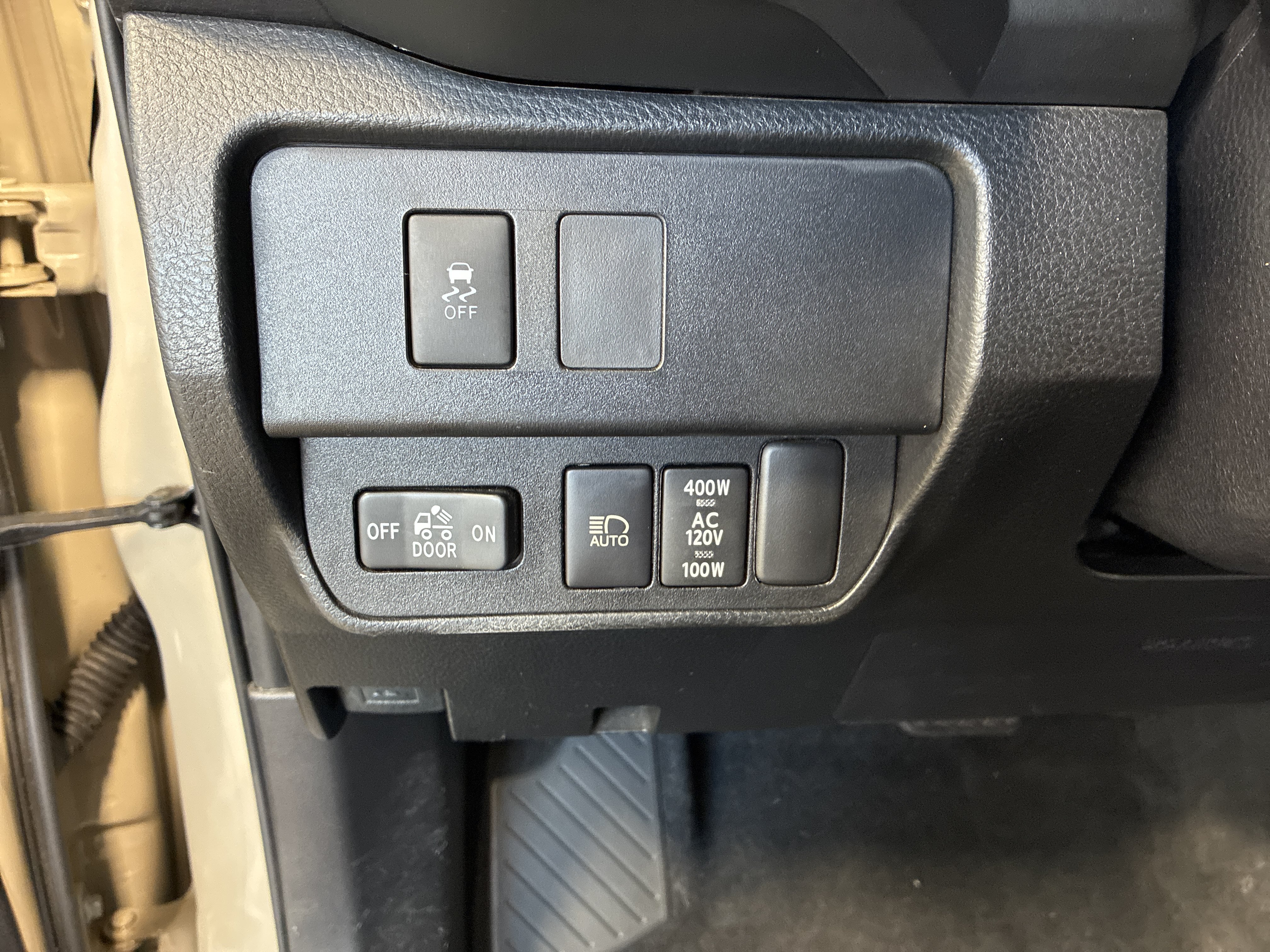 Used 2020 Toyota Tacoma TRD Off-Road w/ Technology Package AWD/4WD image 17