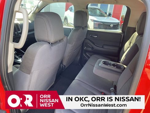 Used 2024 Nissan Frontier SV image 16