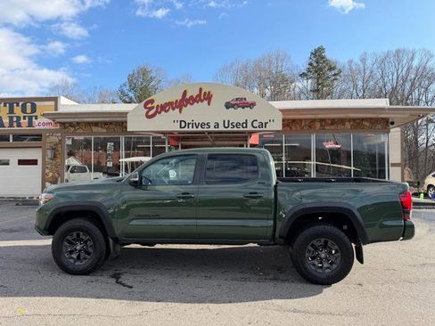 Used 2021 Toyota Tacoma SR5 image 1