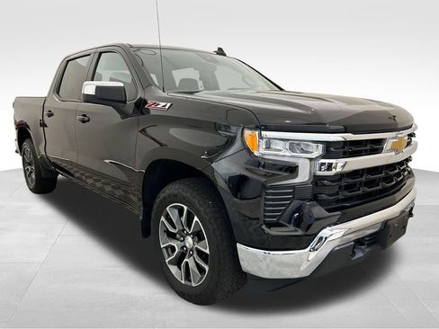 Used 2022 Chevrolet Silverado 1500 LT w/ Z71 Off-Road Package image 9
