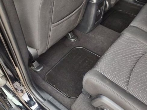 Used 2018 Dodge Journey SE w/ Blacktop Package image 16
