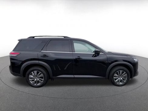 Used 2025 Nissan Pathfinder SV FWD image 16