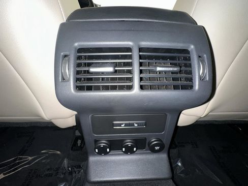 Used 2020 Jaguar F-PACE Premium image 28