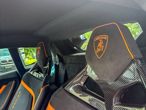 Used 2024 Lamborghini Huracan Tecnica RWD image 11