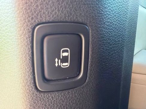 Used 2023 Kia Carnival LX FWD image 20