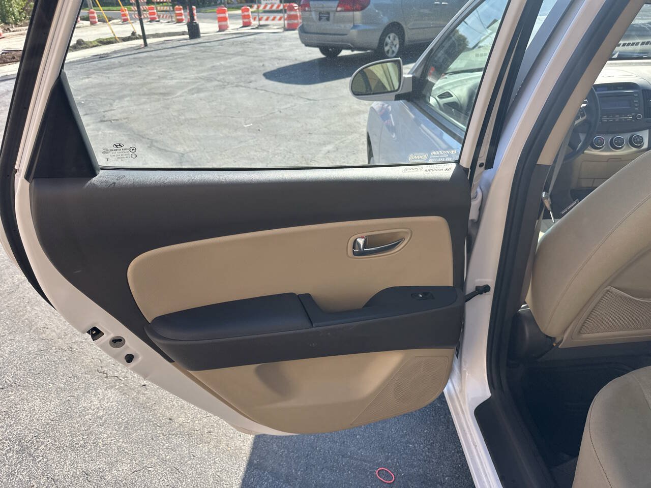 Used 2010 Hyundai Elantra GLS FWD image 7