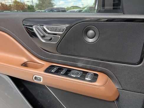 Used 2023 Lincoln Aviator Reserve w/ Equipment Group 201A image 12