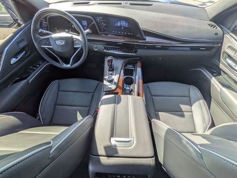 Used 2024 Cadillac Escalade Premium Luxury image 17