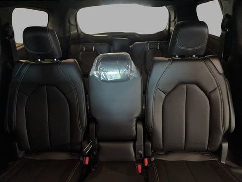 New 2026 Chrysler Pacifica Select image 16