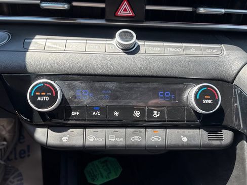 Used 2024 Hyundai Elantra Limited FWD image 5