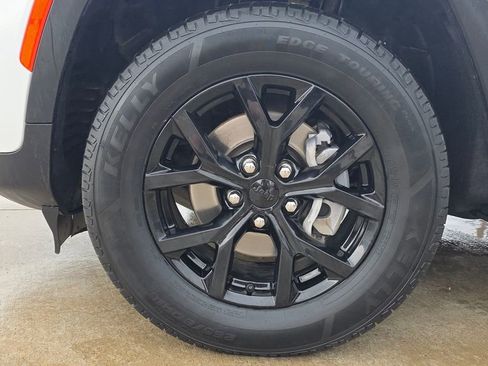 Certified 2024 Jeep Grand Cherokee Altitude AWD/4WD image 10
