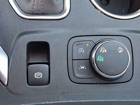 Used 2022 Chevrolet Traverse LT w/ LT Premium Package image 39