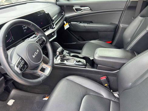 Certified 2025 Kia Sportage EX FWD image 8