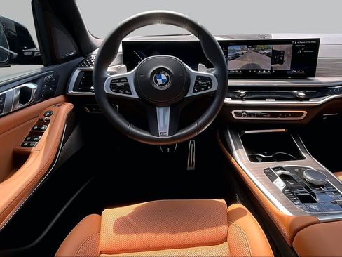 Certified 2026 BMW X7 xDrive40i w/ M Sport Package AWD/4WD image 6