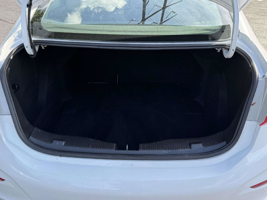 Used 2017 Chevrolet Cruze LT FWD image 16