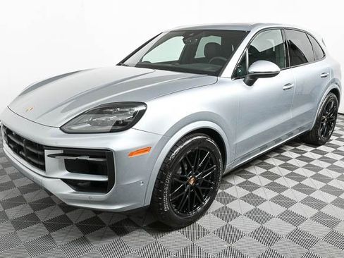 Certified 2025 Porsche Cayenne image 1