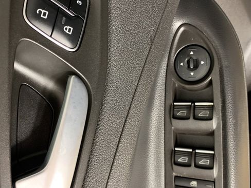 Used 2019 Ford Escape Titanium image 17