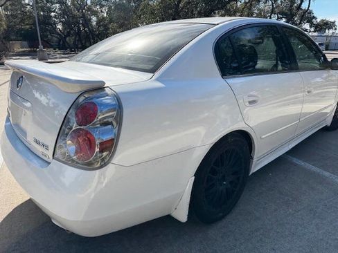 Used 2005 Nissan Altima 3.5 SE w/ (V01) Leather Pkg image 10