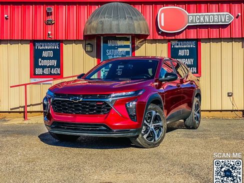 Used 2024 Chevrolet Trax RS w/ Driver Confidence Package image 2