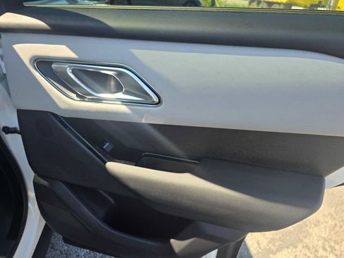 New 2026 Land Rover Range Rover Velar Dynamic SE image 13