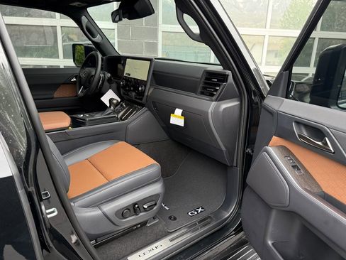 Used 2026 Lexus GX 550 w/ Accessory Package (ZB) AWD/4WD image 19