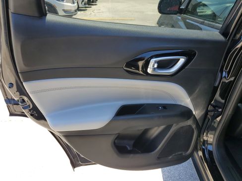 Used 2022 Jeep Compass Limited image 11