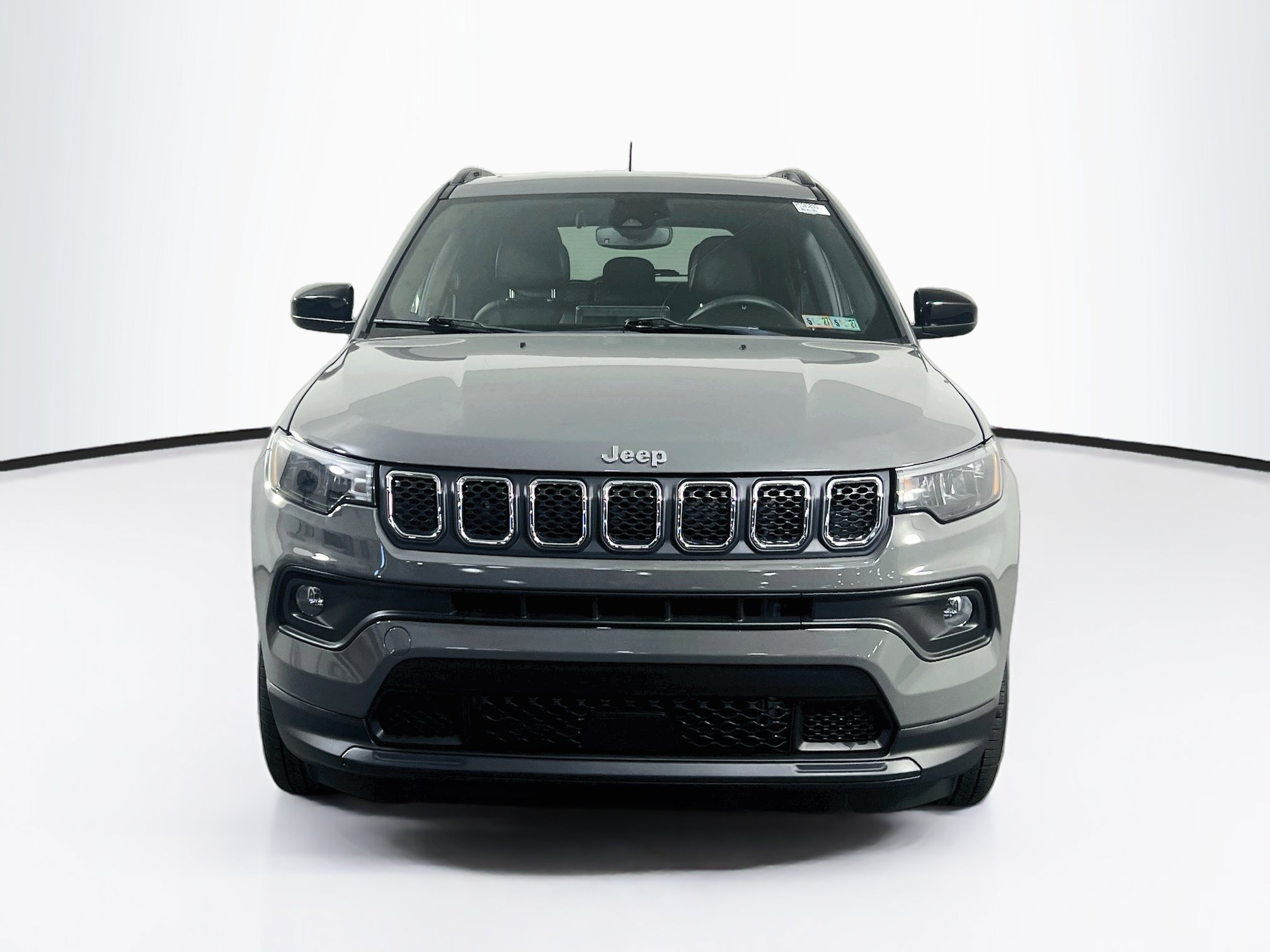 Used 2023 Jeep Compass Latitude w/ Sun and Sound Group AWD/4WD image 2