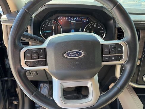 Used 2024 Ford Expedition Limited image 16