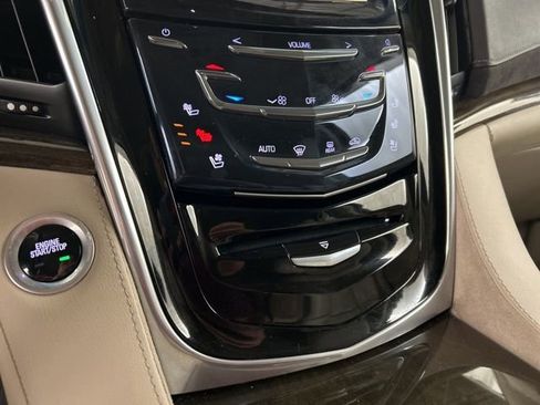 Used 2020 Cadillac Escalade Premium Luxury image 19