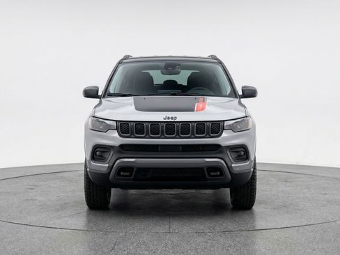 Used 2025 Jeep Compass Trailhawk image 2
