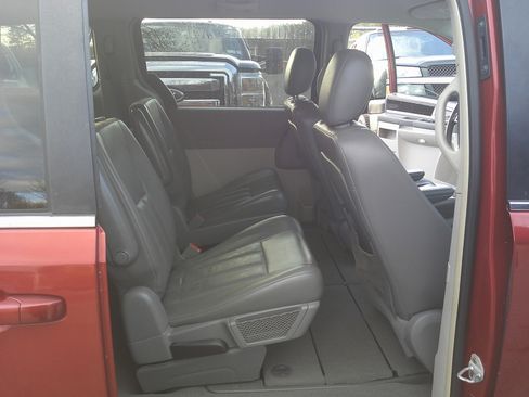 Used 2010 Dodge Grand Caravan SXT FWD image 13