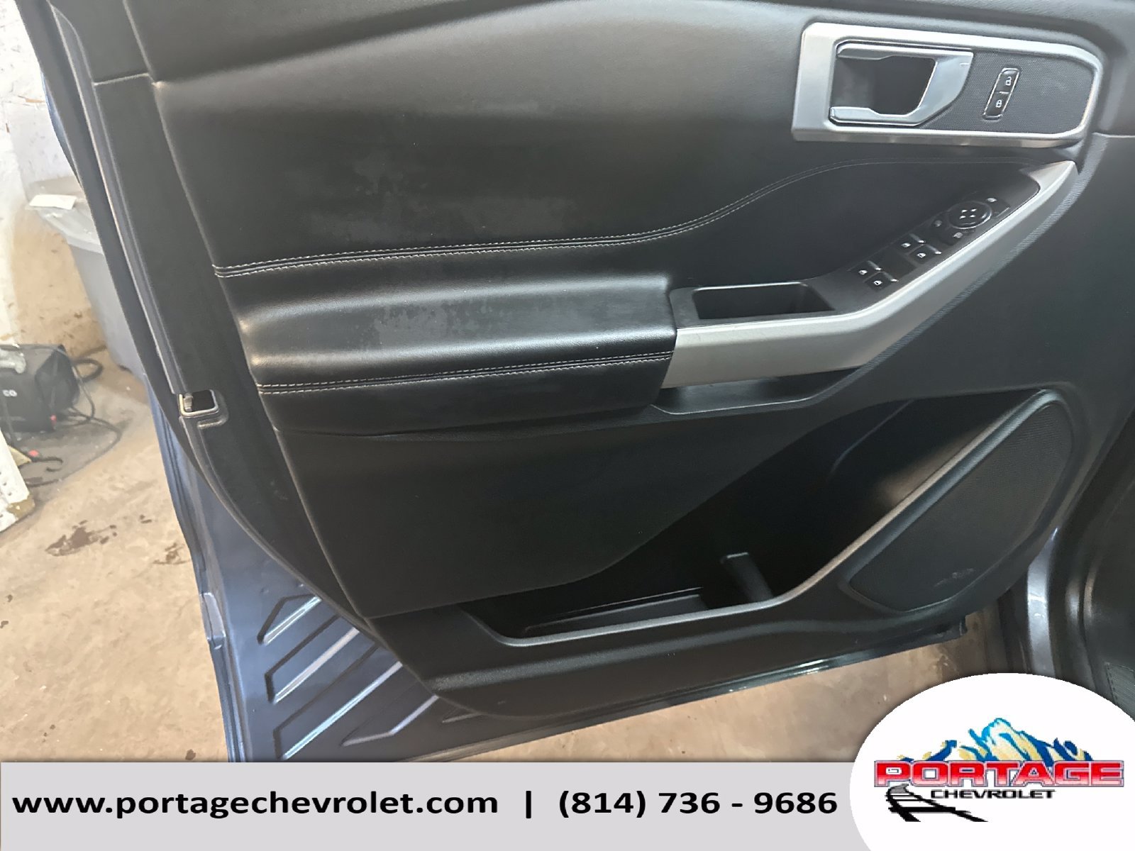 Used 2024 Ford Explorer XLT w/ Equipment Group 202A RWD image 11