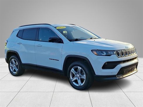 Used 2023 Jeep Compass Latitude w/ Sun and Sound Group image 3