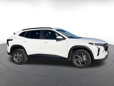 Used 2025 Chevrolet Trax LT image 16