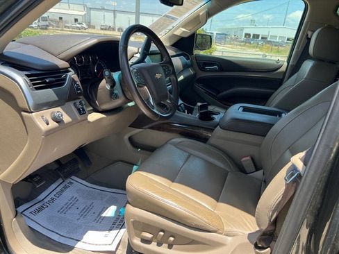 Used 2019 Chevrolet Tahoe LT w/ Luxury Package RWD image 17