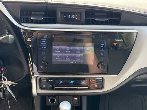 Used 2017 Toyota Corolla LE w/ Carpet Mat Package (TMS) FWD image 23