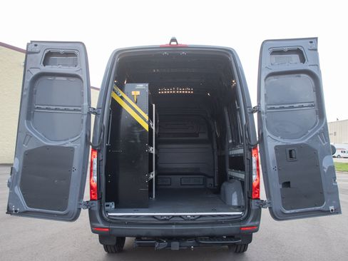 Used 2023 Mercedes-Benz Sprinter 2500 image 17