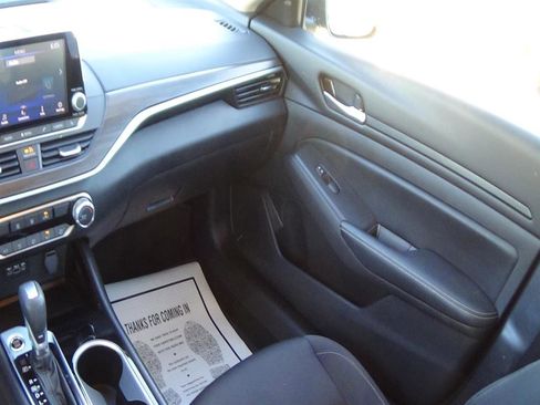 Used 2024 Nissan Altima 2.5 SV image 13