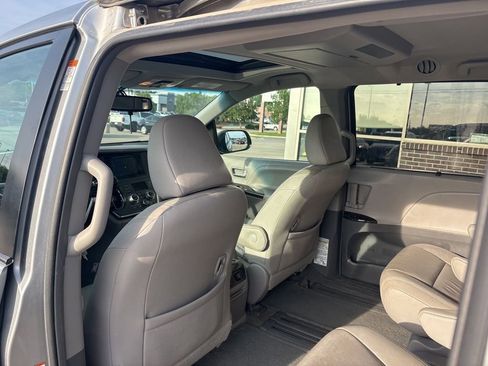 Used 2015 Toyota Sienna XLE Premium FWD image 38