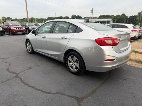 Used 2017 Chevrolet Cruze LS FWD image 5