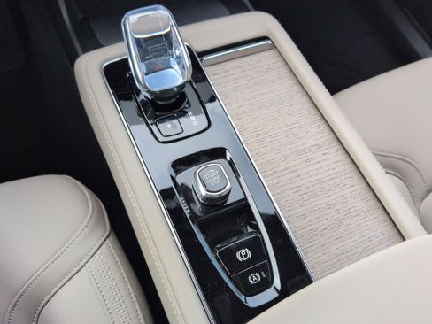 New 2026 Volvo XC90 B6 Plus w/ Protection Package Premier image 22