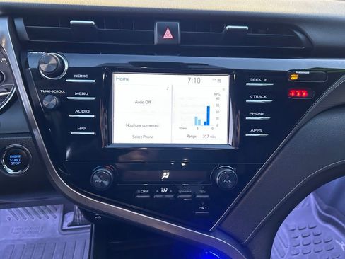 Used 2019 Toyota Camry SE image 16