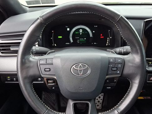 Used 2025 Toyota Camry SE w/ Convenience Package FWD image 21